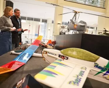 El aeromodelismo aterriza en el Patio de Luces con una exposición por el 30º aniversario del Club Alborán