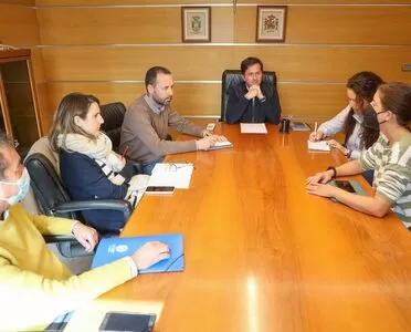 El equipo de Gobiernotraslada a las asociaciones culturales Athenaa yÁngel Aguilera la hoja de ruta de los nuevos trabajos de investigacióny puesta en valor deCiavieja