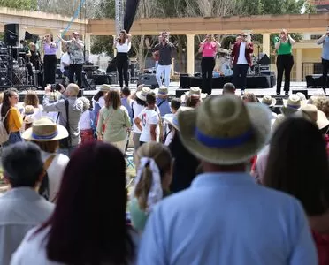 Éxito en el concierto de Raya Real en el Parque Municipal
