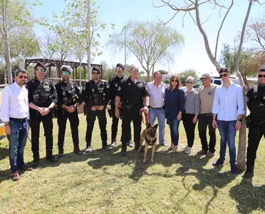 La IX Feria del Ganado en Tarambana abre sus puertas con una exhibición de la unidad canina de la Policía Local