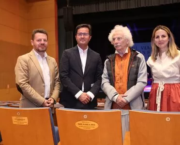 Rafael Álvarez ‘El Brujo’ recibe la ‘Butaca de Honor’ en el marco del 46º Festival de Teatro de El Ejido