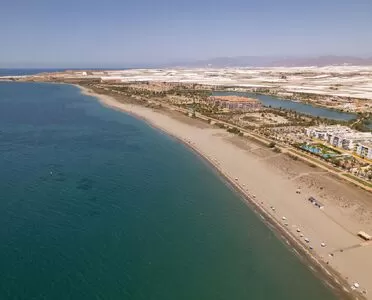 El Ejido amplía el balizamiento en sus playas para incrementar la seguridad en las zonas de baño