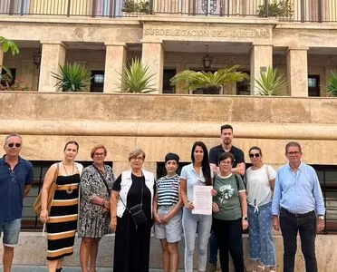 La presidenta de la Junta Local, la ‘Mesa de Trabajo por la Estabilización de la Playa’ y el tejido asociativo de Balerma acuerdan movilizarse para denunciar la grave situación del litoral