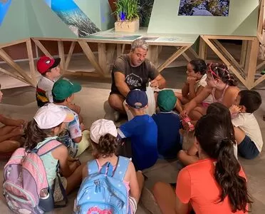 Un centenar de participantes ‘aprenden a mirar’ Punta Entinas-Sabinar gracias a la iniciativa del área de Turismo