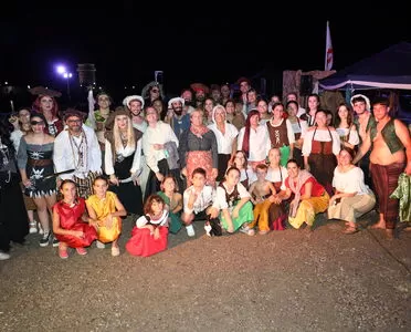 Corsarios y bucaneros toman Almerimar en un exitoso, espectacular e histórico "X Desembarco Pirata" que por primera vez se vivió de noche