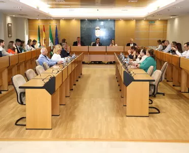 El Pleno pide por unanimidad al Gobierno de España que aplique la excepcionalidad al problema de la playa de Balerma para evitar demoras en la ejecución de la solución