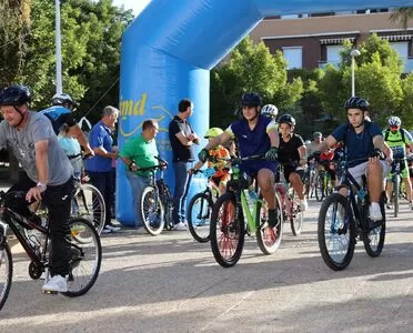 Santa María del Águila "pedalea" para fomentar el deporte en familia