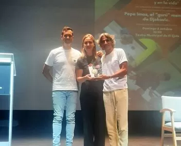 Pepe Imaz charla sobre las emociones en las competiciones y en la vida en el Teatro Municipal