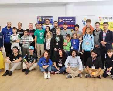 El concejal de Juventud entrega los premios del I Campeonato MurgiJoven Open 2024 de Speedcubing