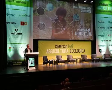 El V Simposio de Agricultura Ecológica celebrado en El Ejido ofrece una mirada optimista hacia un futuro que se dibuja más tecnológico, sostenible y eficiente